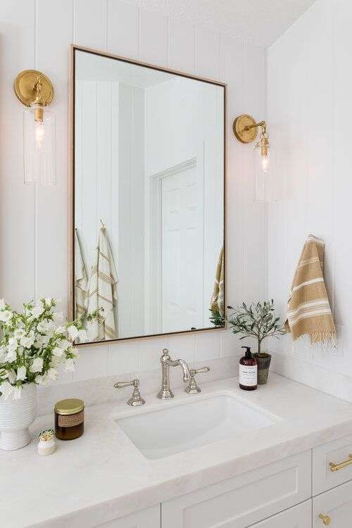 Bathroom accessories: fixtures near the bathroom mirror