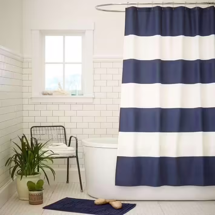 In this article, we'll guide you through the key aspects to consider when choosing the perfect bathroom mat and shower curtain.