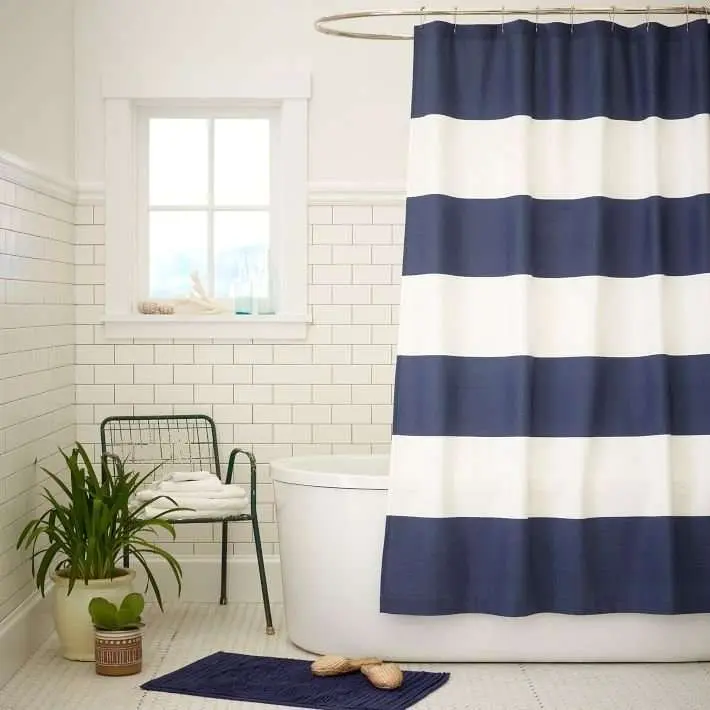 Bathroom accessories: how to choose bath mat and shower curtain