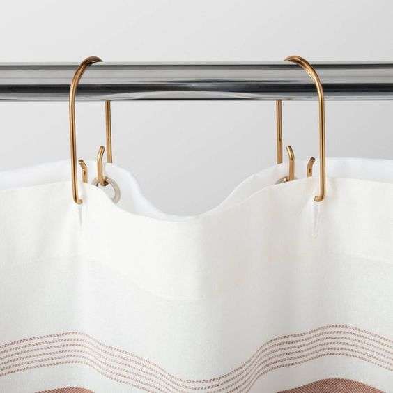 Bathroom accessories: shower curtain rings 