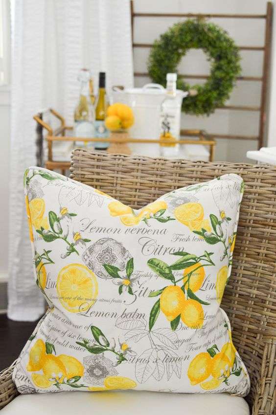 Lemon motifs for summer decoration