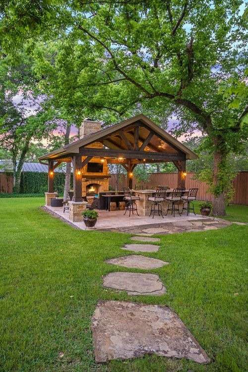 The natural Outdoor Kitchen Decor