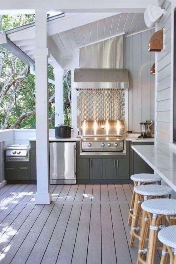 A white summer kitchen