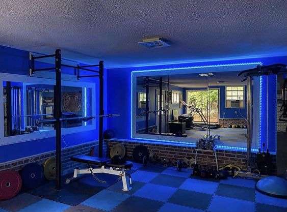 Vibrant Colors for your gym room decoration: 