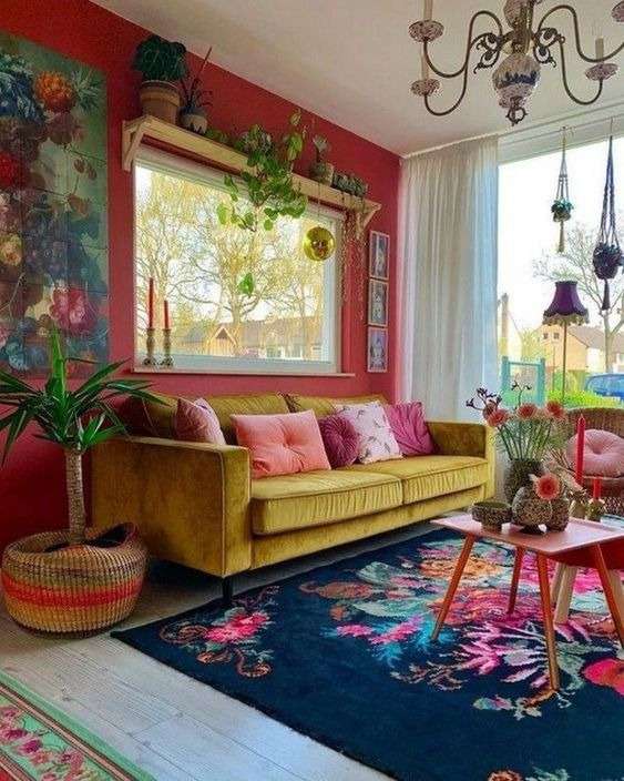  A maximalist mix and match in a living room that breathes