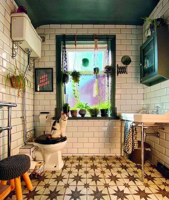 A retro maximalist bathroom