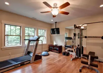 From bedrooms and living rooms to garages, terraces and gardens, you can transform any room with enough space into a gyme room.