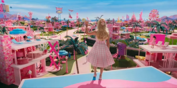 The Barbie dreamhouse trend has officially invaded interior and exterior design, thanks to Greta Gerwig's re-adaptation of Barbie.