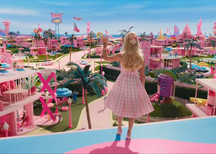 The Barbie dreamhouse trend has officially invaded interior and exterior design, thanks to Greta Gerwig's re-adaptation of Barbie.