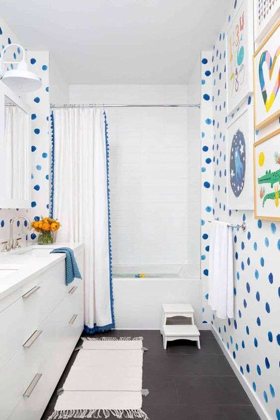 Wallpape for the kids bathroom