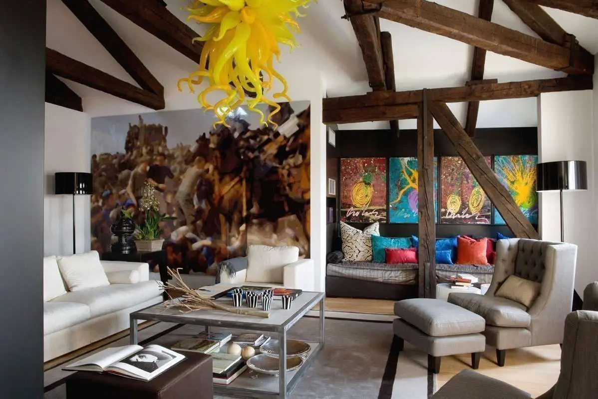 Perhaps you like to incorporate trinkets from your travels into your home to remind you of your favorite escapades. If so, you've got real taste: in interior design, it's called eclectic style.