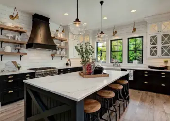 welcoming farmhouse kitchen