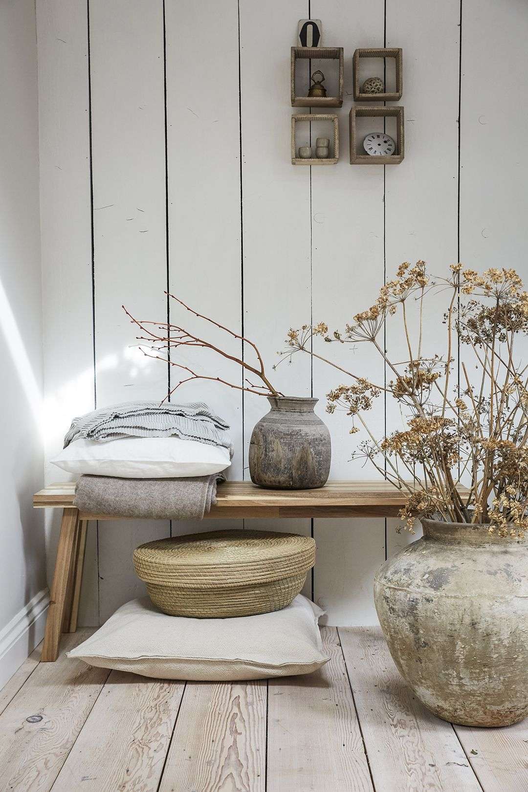 The use of natural materials in slow decoration 