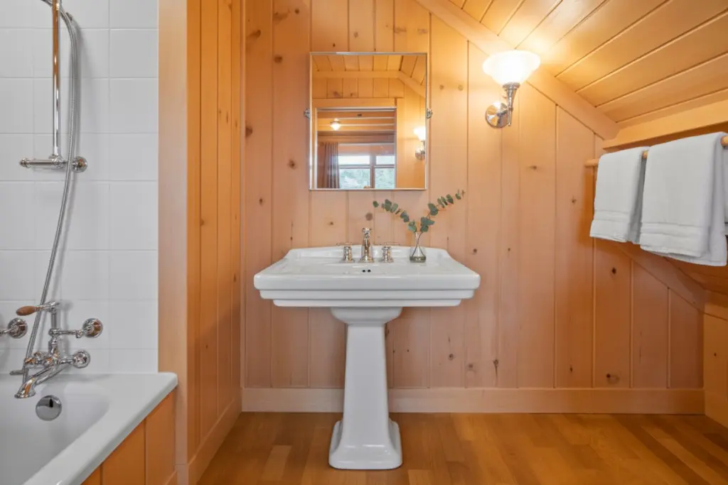 wood paneling for the walls of Cottage Country bathroom