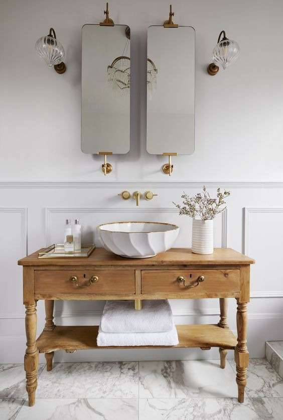 Wood: an essential element in Bohemian Bathroom