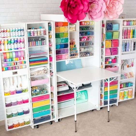 Furniture for Multi-Use Craft Room: 