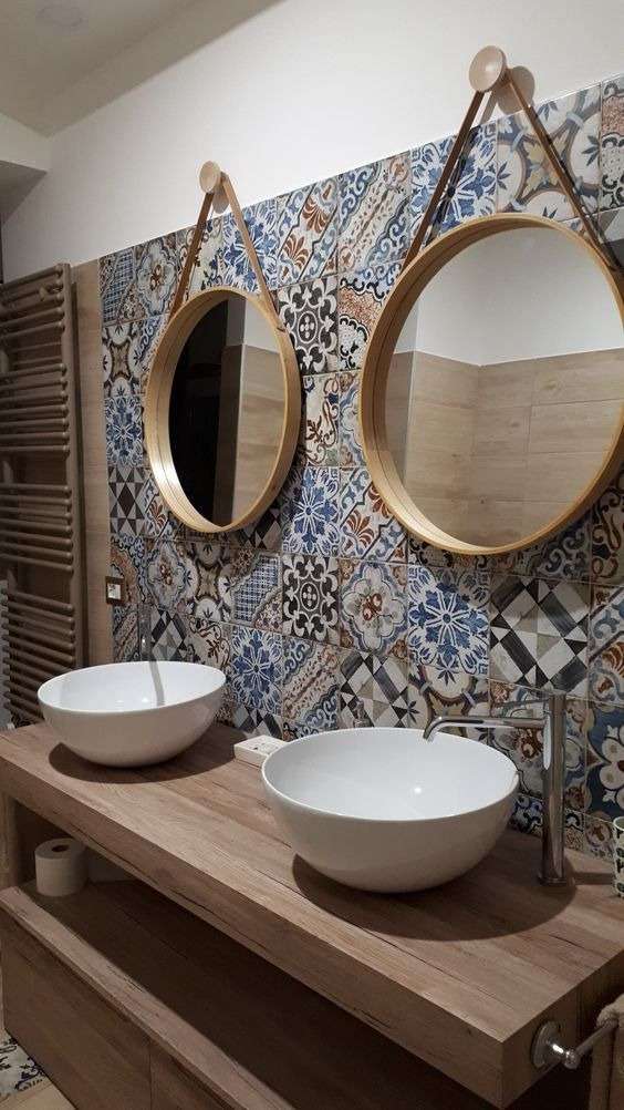 A colorful bohemian bathroom: