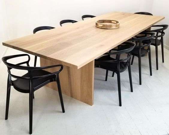Form and Function of minimalist dining table 