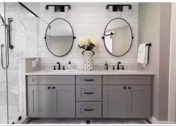 Shiplap design in the bathroom