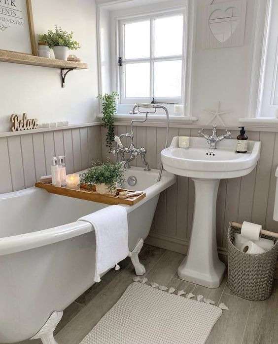 cottage Country bathroom