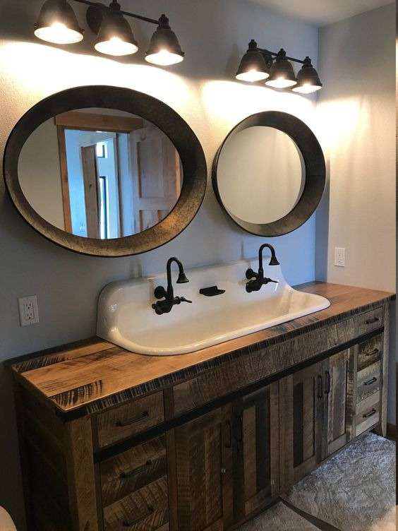 Rustic Decoration For Your Cottage Country bathroom