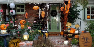Halloween is just around the corner and now is the time to Outdoor Halloween Decoration