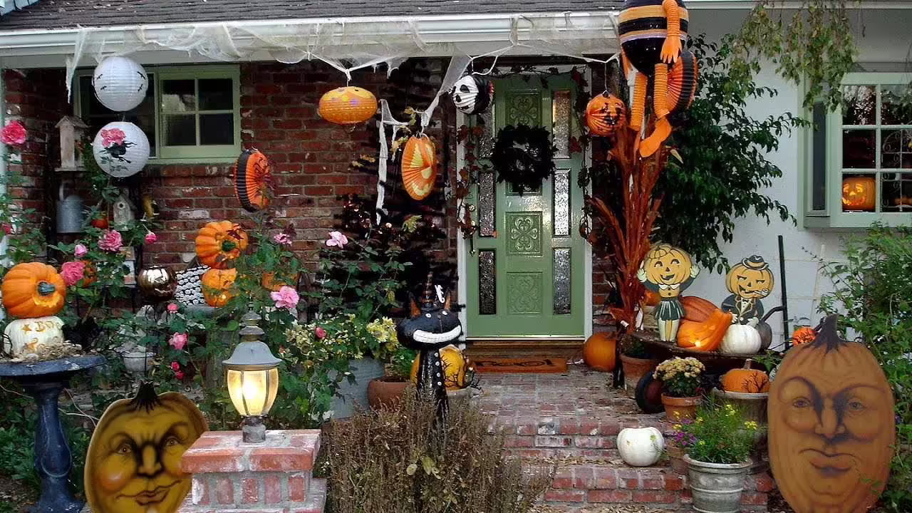 Halloween is just around the corner and now is the time to Outdoor Halloween Decoration