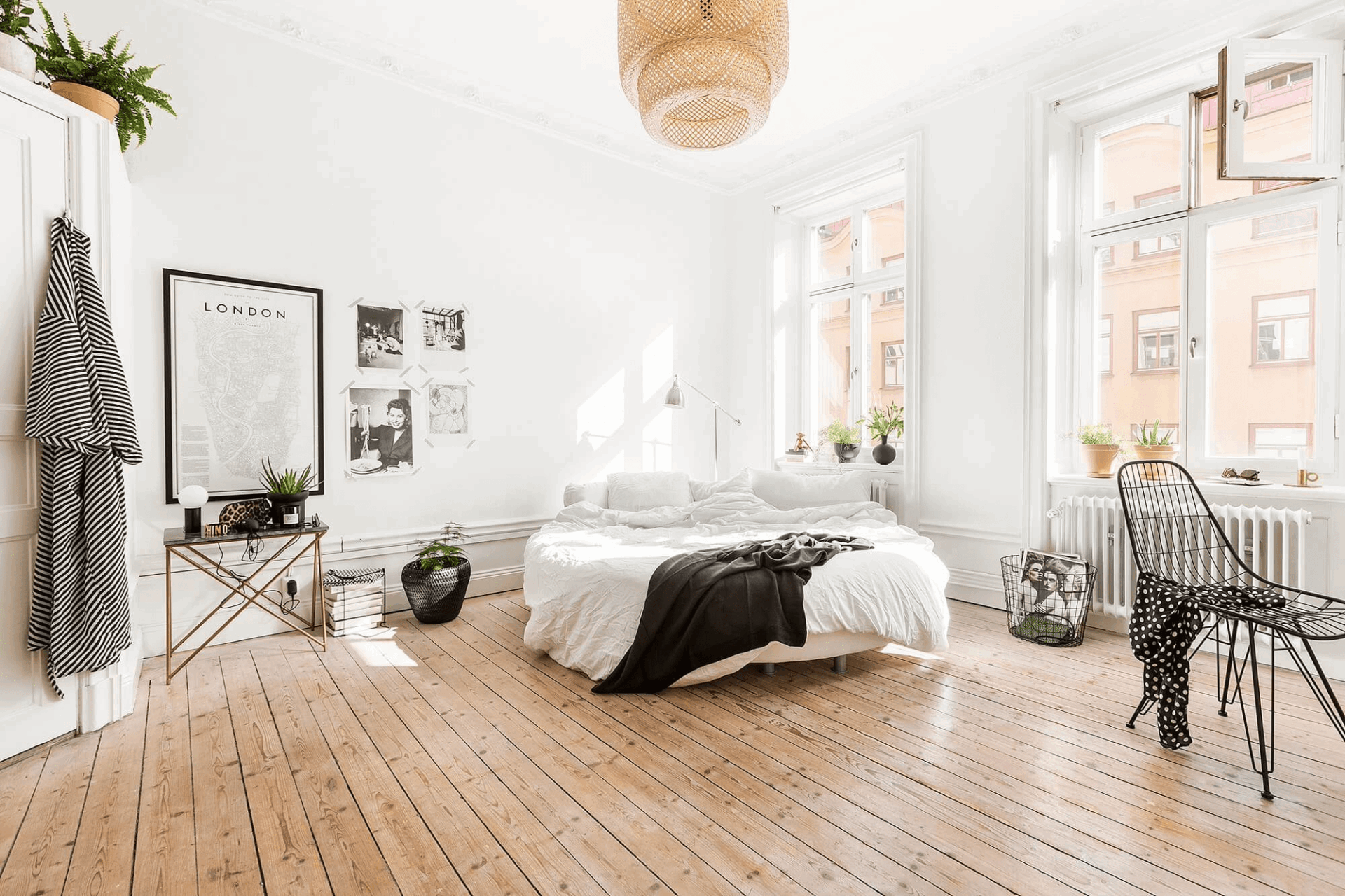Nature-Inspired Decor in Scandinavian Bedroom 