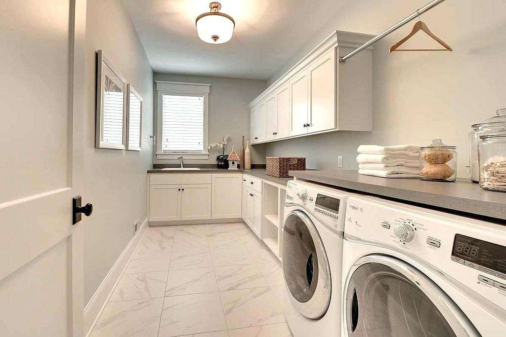 Farmhouse laundry room colors
