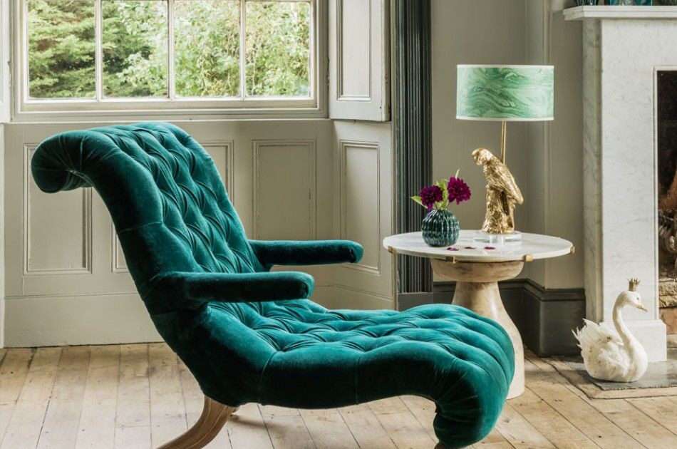 Do my living room chairs color need to match?
