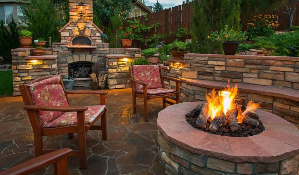 large backyard decorating ideas: A fire pit 