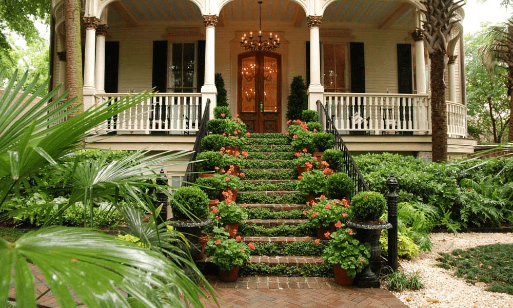 Colonial House, Colonial Garden