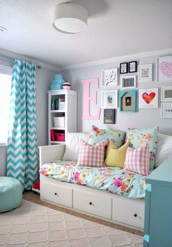 Comfortable Bedding and Pillows for your Small Teenage Bedroom