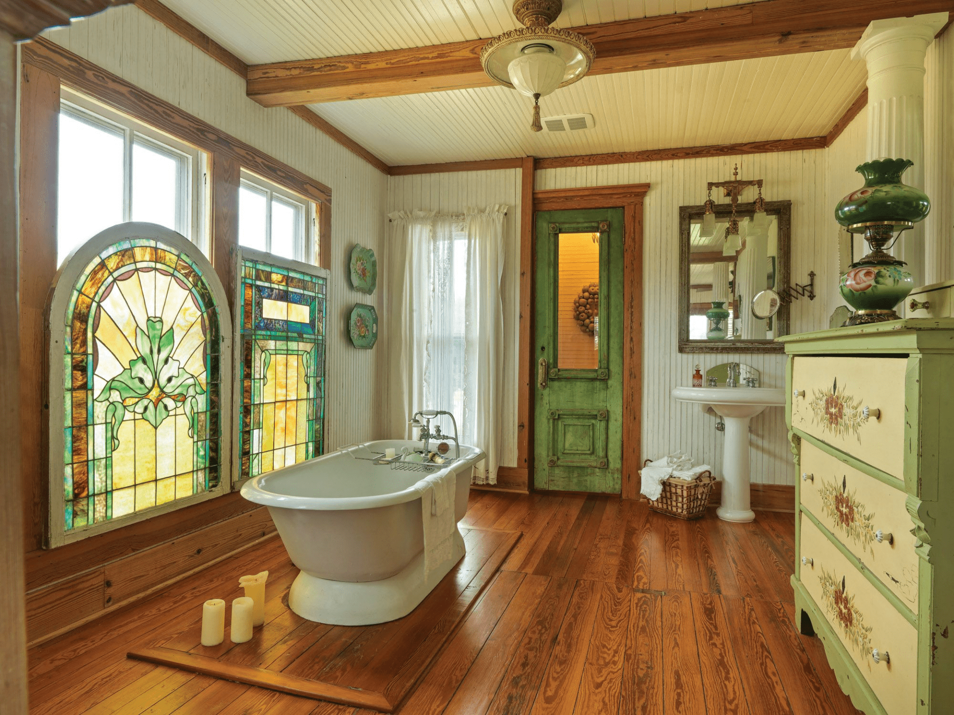 Creating Your Own 1920s Victorian Bathrooms