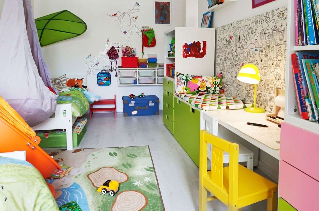 Shared Bedroom: Dual Workstations for Learning and Creativity