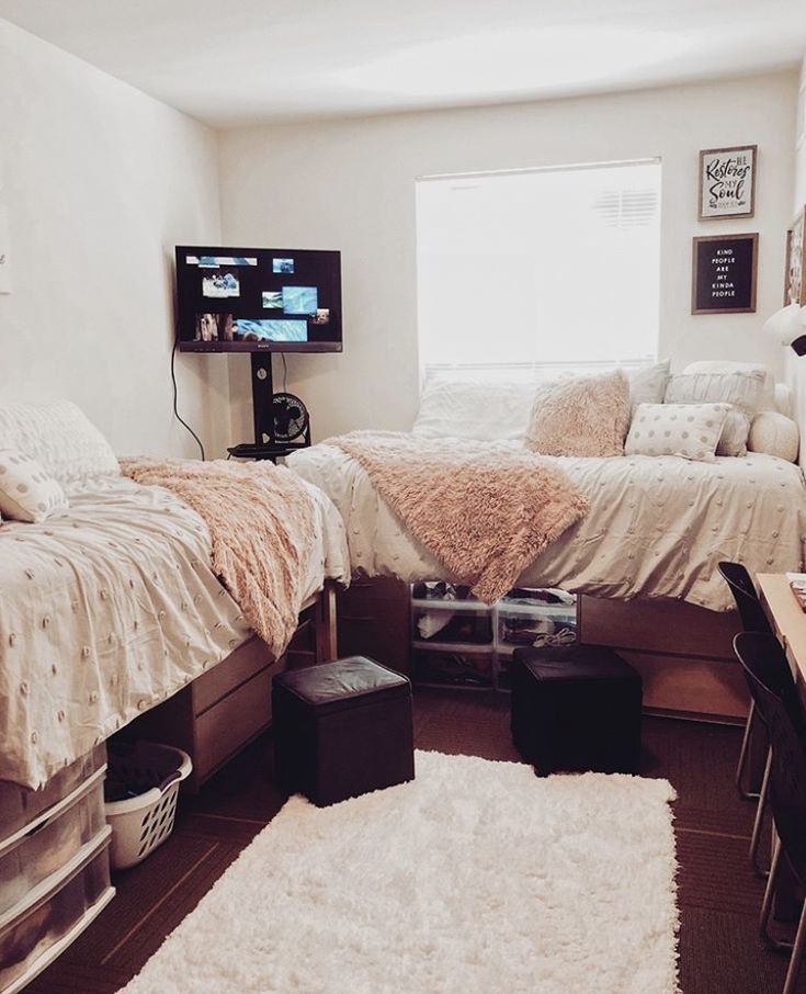 light pink dorm room ideas