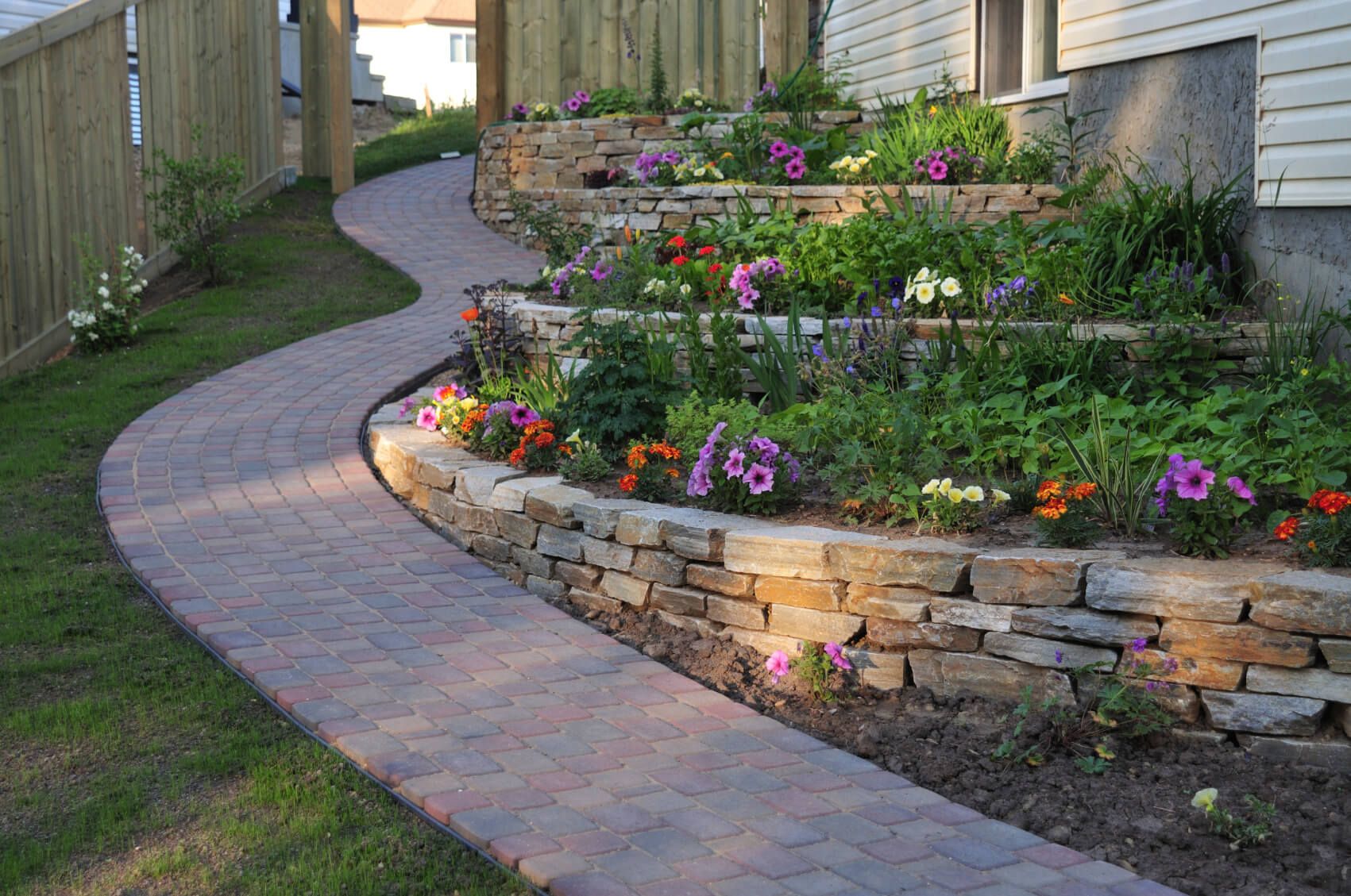 small front yard landscaping ideas low maintenance