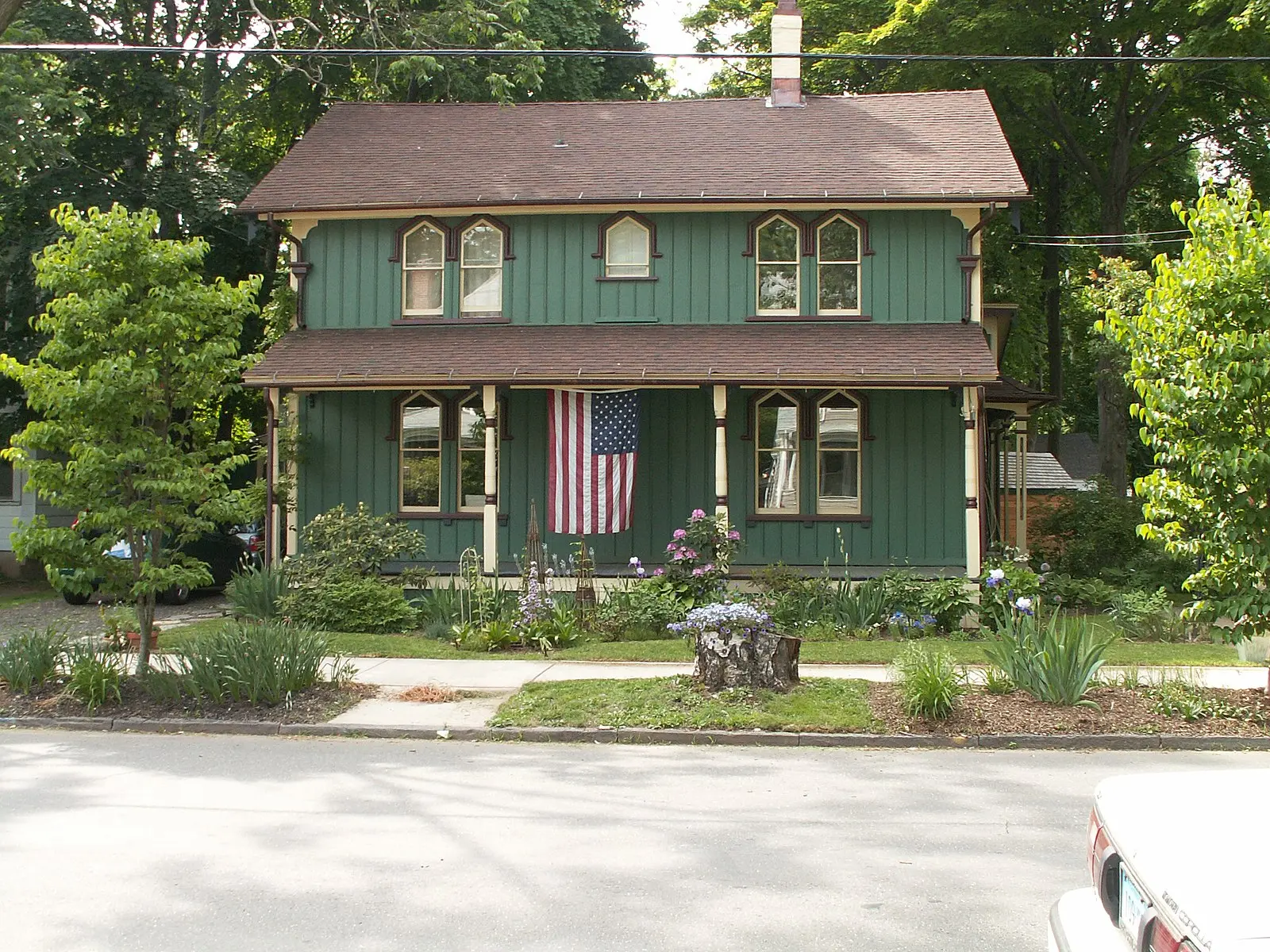 Board and Batten: All You Need to Know ! 4 board and batten vinyl siding