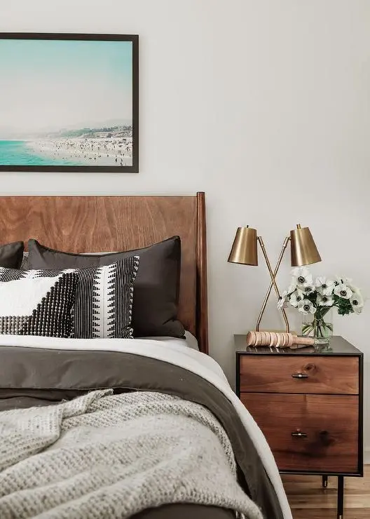 bedside table
