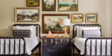 twin beds guest room