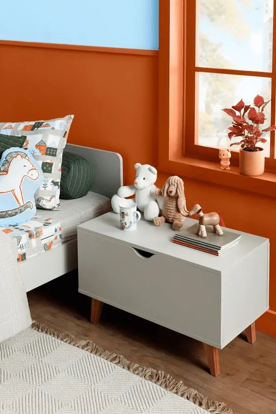 small side table
