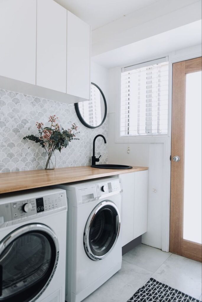 mudroom laundry room
