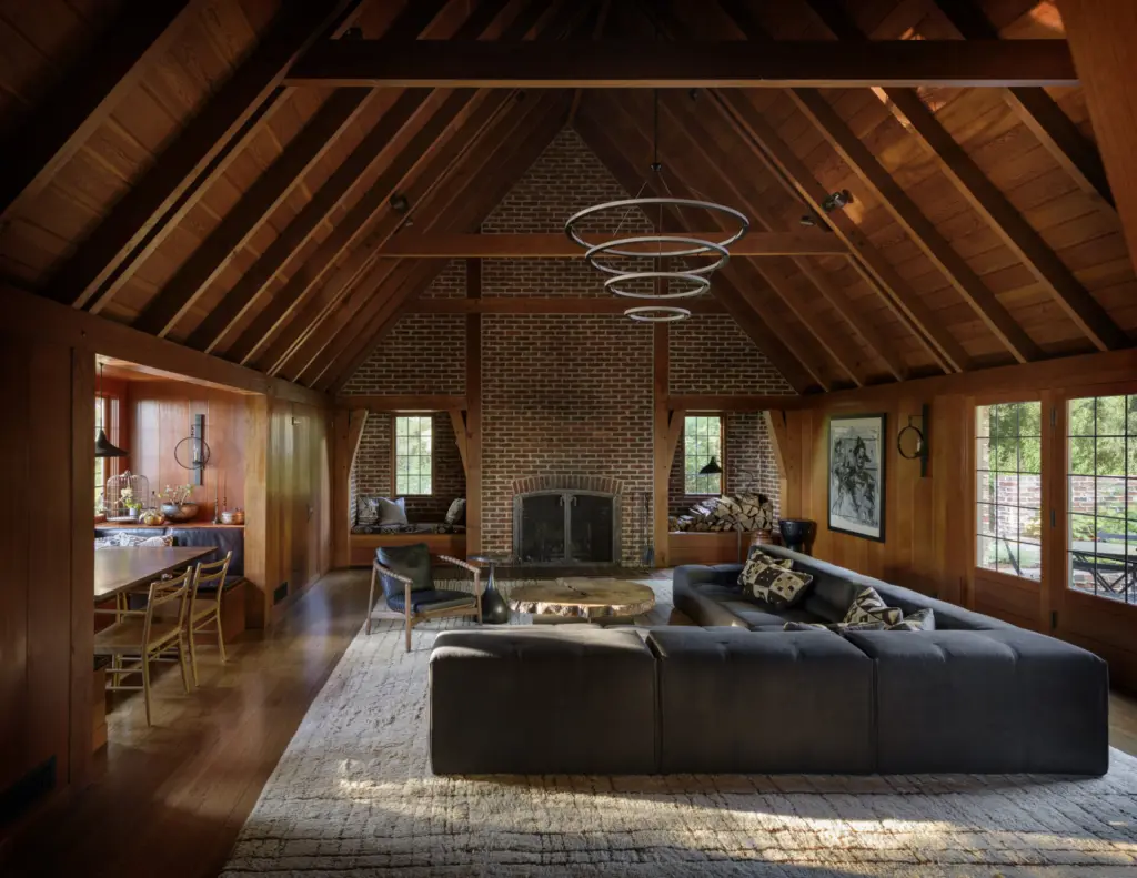 15 Interior Design Styles Traditional: Everything You Need To Know 13 Tudor design