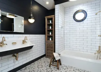 Vintage Black and White Bathroom