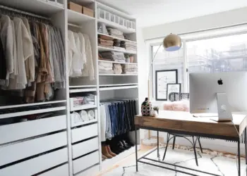 Closet and Office Combo: Smart Ways To Create Home Cloffice 14 Walk in Closet Workspace