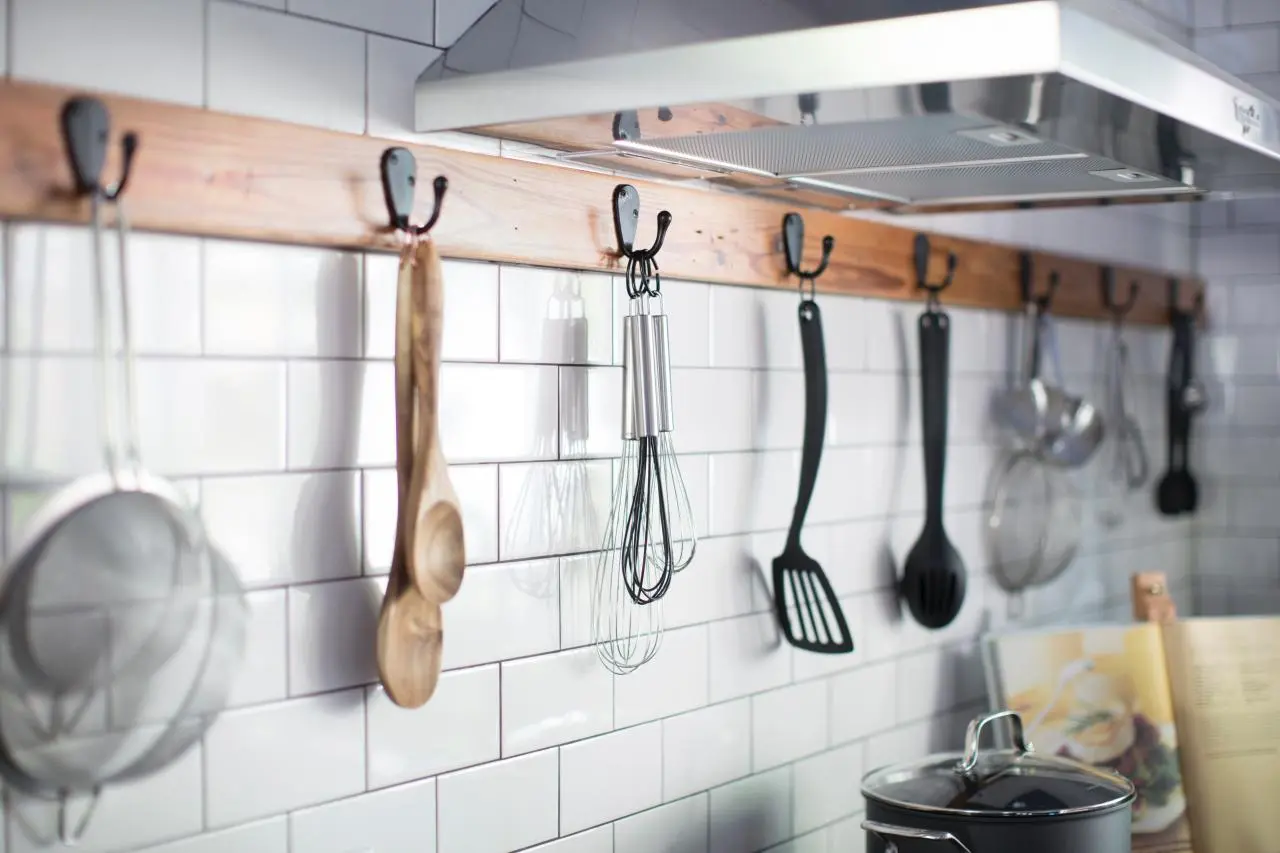 How To Decorate The Wall Above Kitchen Sink And Oven 3 kitchen wall decor ideas modern