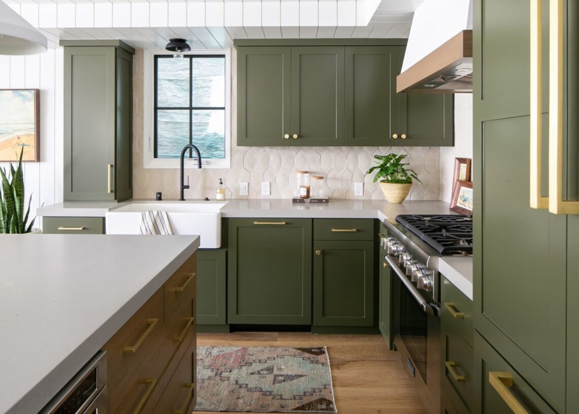 what color goes well with olive
