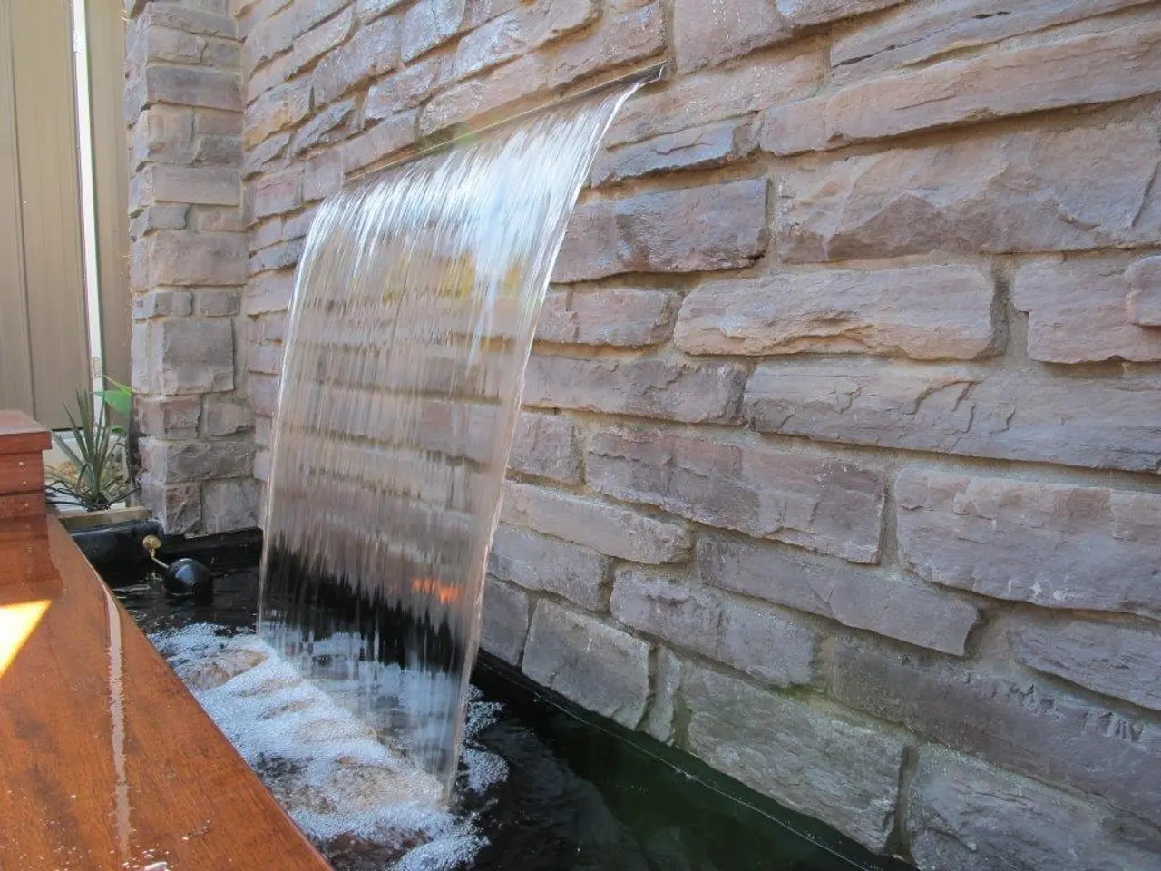20+ Ways To Create Organic Minimalist Interior Design Magic! 16 Wall Water Fountain