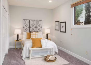 Narrow Bedroom Layout Ideas