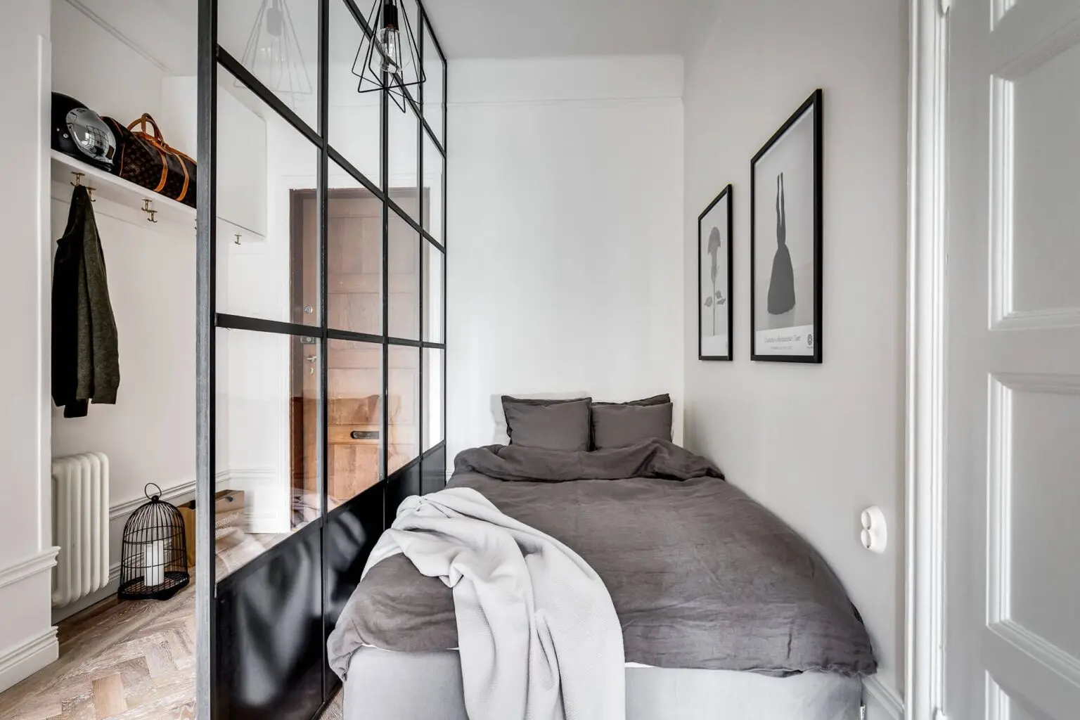 Smart Narrow Bedroom Layout Ideas And Ways To Maximise Space 23 White Arrow